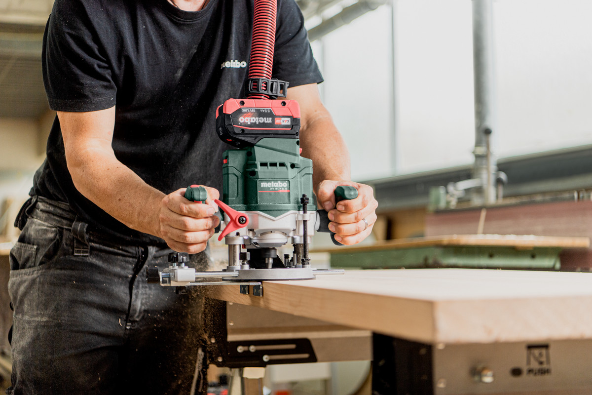 Metabo Akku-Oberfräse OFV 18 LTX BL 12 (ohne Akku, Spannzange 12 mm, Spannzange 8 mm)
