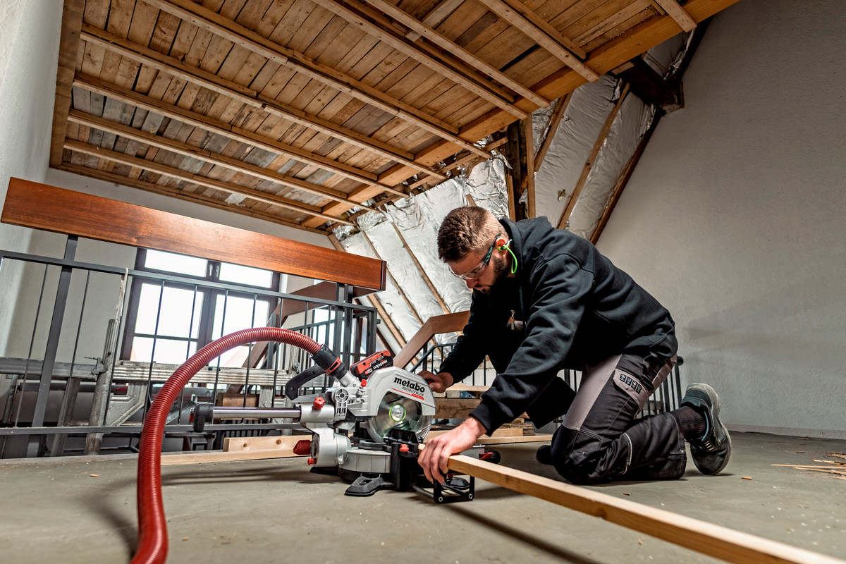 Metabo Akku-Kappsäge KGS 18 LTX BL 216 (ohne Akku)