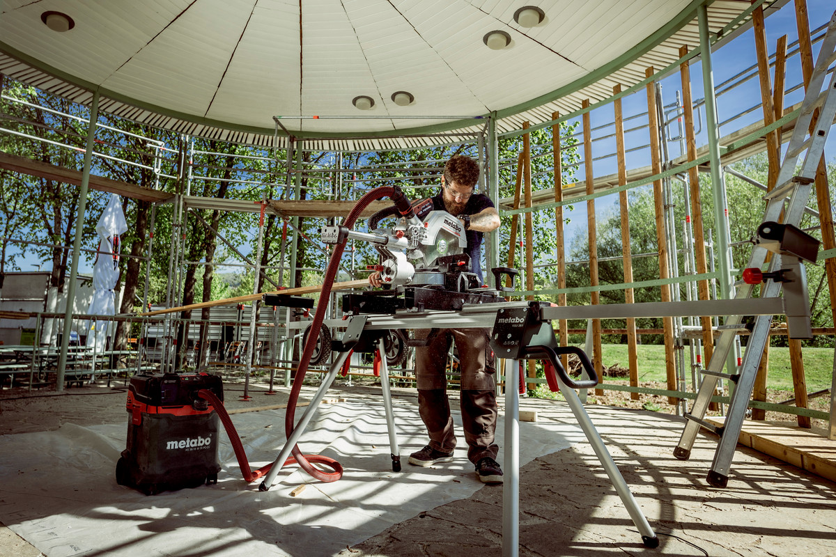 Metabo Akku-Kappsäge KGS 18 LTX BL 254 (4,0 Ah)