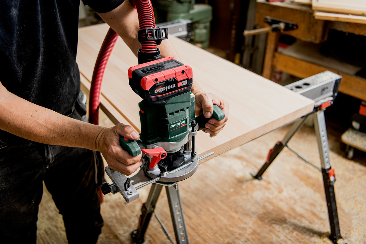 Metabo Akku-Oberfräse OFV 18 LTX BL 12 (ohne Akku, Spannzange 12 mm, Spannzange 8 mm)