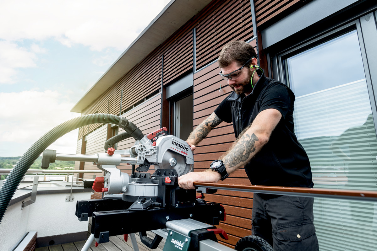 Metabo Akku-Kappsäge KGS 18 LTX BL 216 (ohne Akku)